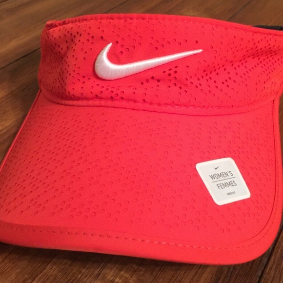 Nike Accessories - NIKE WOMEN'S PERFORMANCE TECH GOLF CAP / VISOR